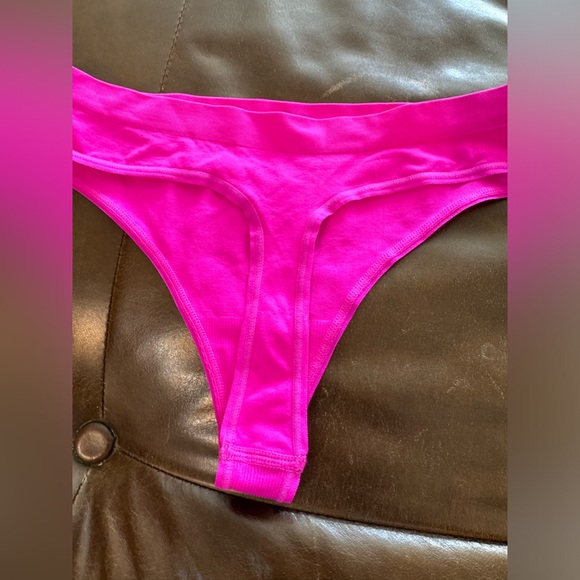 SOFT SMOOTHING SEAMLESS THONGS SIZE XS - Picture 3 of 4